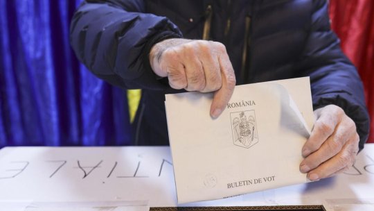 Selfie‑ul din cabina de vot a ajuns probă la dosar. BEC cere poliţiei să identifice românii care şi‑au postat buletinul online