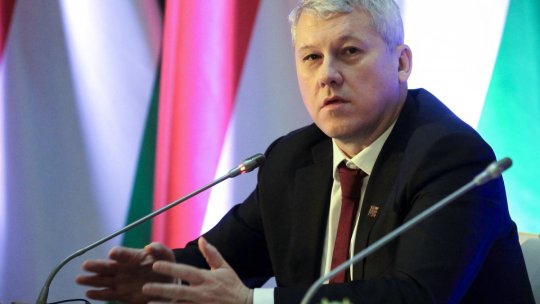 Cătălin Predoiu coboară printre sinistraţii din Covasna. Guvernul promite ajutor rapid pentru fiecare gospodărie inundată