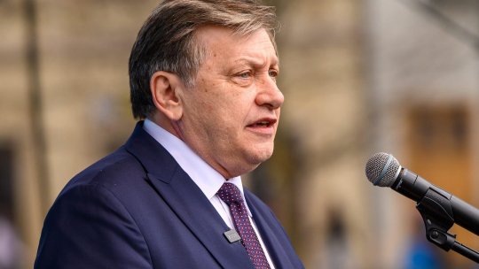 Pe cine va susține Crin Antonescu în turul doi al alegerilor: ”Îi îndemn să socotească cu cine sunt compatibile valorile și principiile pe care le au”