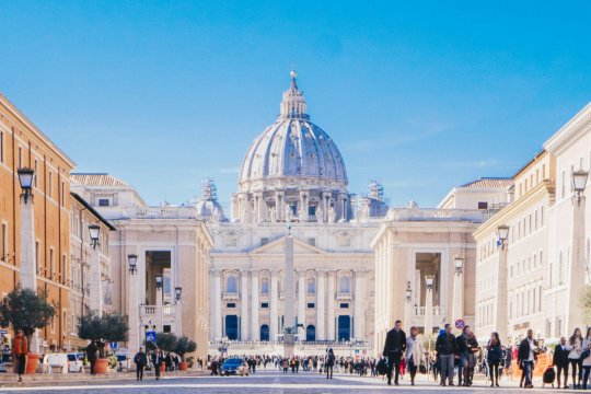 BREAKING NEWS! A fost ales noul papă la Vatican. Cine este cardinalul ales de conclav și ce nume a ales să poarte