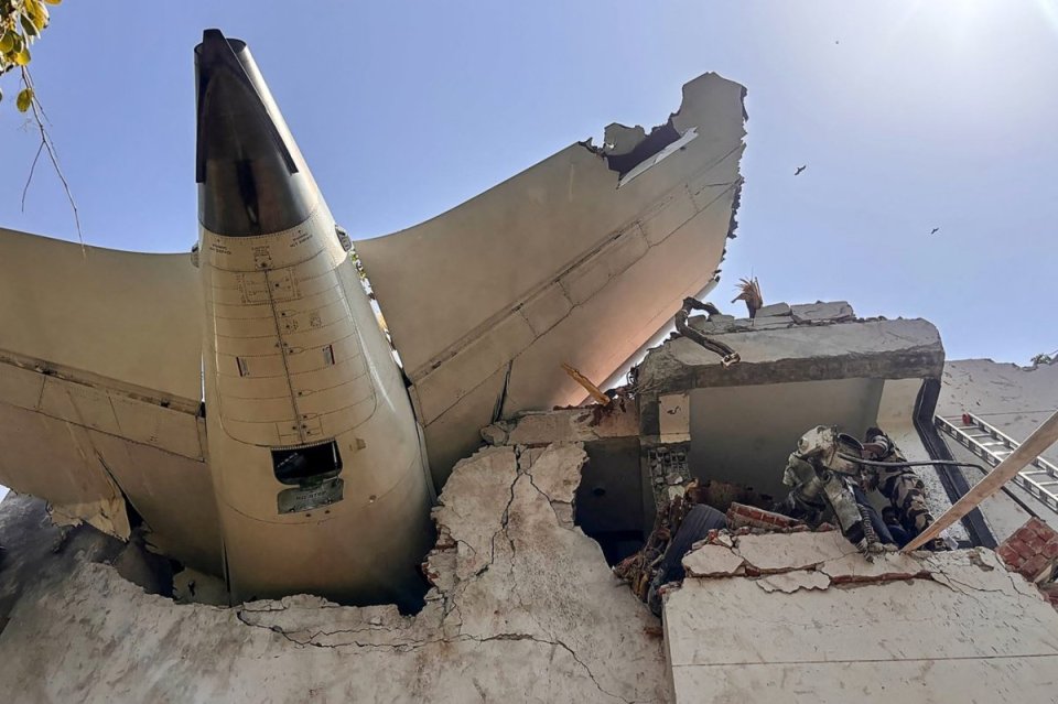 Imagini cu avionul prăbușit