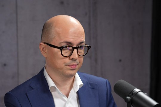 Andi Cristea dezvăluie o practică abuzivă Uber și Bolt. Europarlamentarul povestește cum clienții sunt păcăliți să plătească taxe de anulare