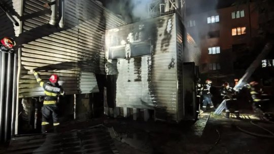 Deflagrație puternică în complexul Tudor Vladimirescu din Iași. Gazul acumulat la butelie a provocat un incendiu violent
