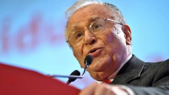 Ion Iliescu are cancer pulmonar. Fostul președinte a fost operat pentru degajarea căilor respiratorii