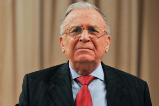 Noi detalii despre starea de sănătate a lui Ion Iliescu. Fostul președinte este stabil, însă are nevoie în continuare de suport respirator