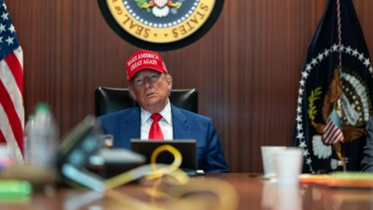 Fotografii rare cu Donald Trump în Situation Room, surprins în timpul raidului asupra Iranului. Ce oficiali i-au stat alături și ce mesaj transmite Casa Albă