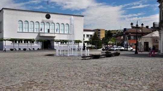 Cum a decis să sărbătorească un primar austeritatea. Acesta dă 400.000 de euro din bani publici pe concerte cu Dani Mocanu, Nicolae Guță, Vali Vijelie și mulți alții