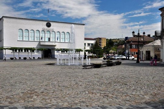 Cum a decis să sărbătorească un primar austeritatea. Acesta dă 400.000 de euro din bani publici pe concerte cu Dani Mocanu, Nicolae Guță, Vali Vijelie și mulți alții