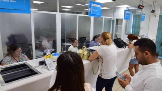 Românii își iau la revedere de la ghișee și cozile interminabile. Serviciile fizice, eliminate de la 30 iunie