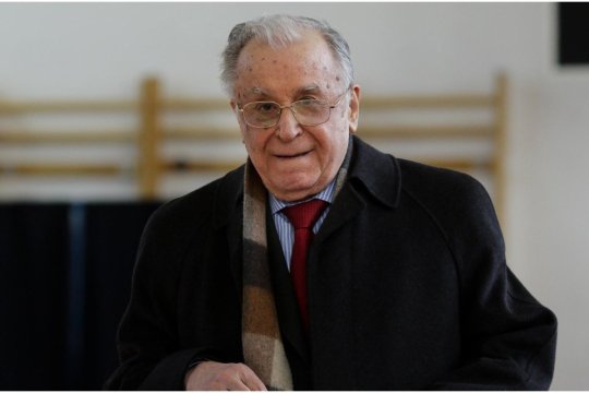 Ion Iliescu a primit o vizită emoționantă la spital. Fostul președinte este în continuare la terapie intensivă