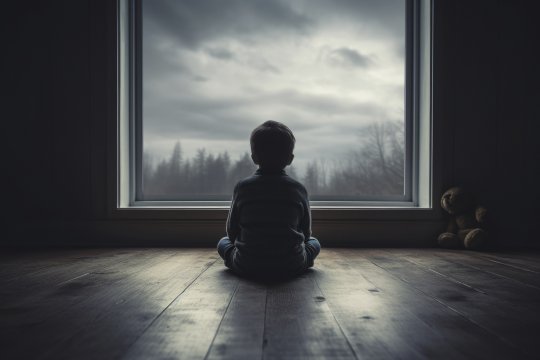 Caz șocant în județul Constanța. Un copil de doar 14 ani cu dizabilități este ținut de tatăl său într-un grajd