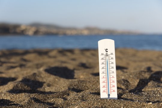 Alertă pe litoral. Radiații ultraviolete periculoase de nivel 9-10, iar codurile de caniculă au fost prelungite