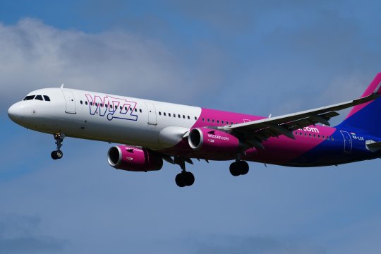 Pasagerii Wizz Air au primit mail-uri false. Compania a venit cu explicații