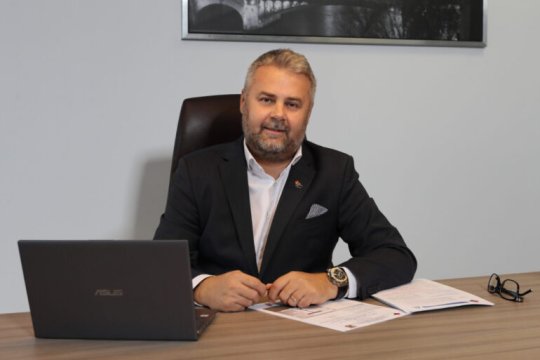 Cine este Flavius Cladoveanu, primul șef de compania care și-a redus drastic salariul? Ministrul Economiei l-a felicitat