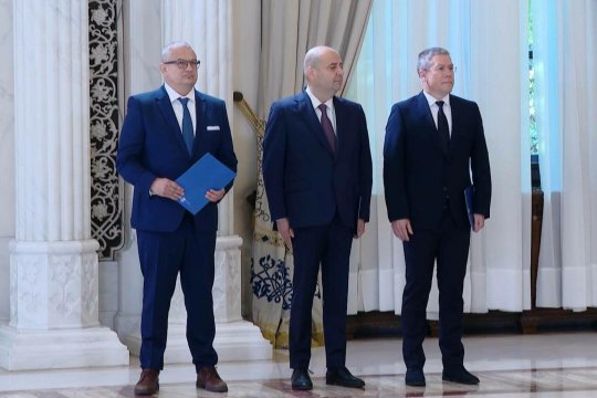 Trei noi judecători și-au depus jurământul la CCR. Cum va fi ales președintele, dar și cine este favorit