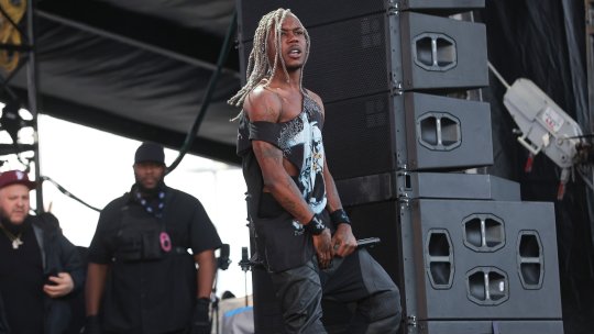 Incident grav la Beach, Please!. Un adolescent a sărit de pe scenă la îndemnul unui rapper și a ajuns la spital Terapie Intensivă