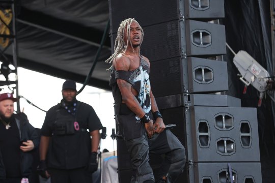 Incident grav la Beach, Please!. Un adolescent a sărit de pe scenă la îndemnul unui rapper și a ajuns la spital Terapie Intensivă
