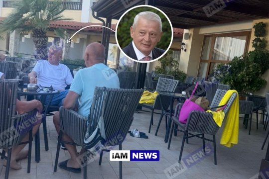 Sorin Oprescu, relaxat pe terasa unui hotel din Grecia. Imagini exclusive cu fostul edil al Capitalei, condamnat la peste 10 ani de închisoare în România