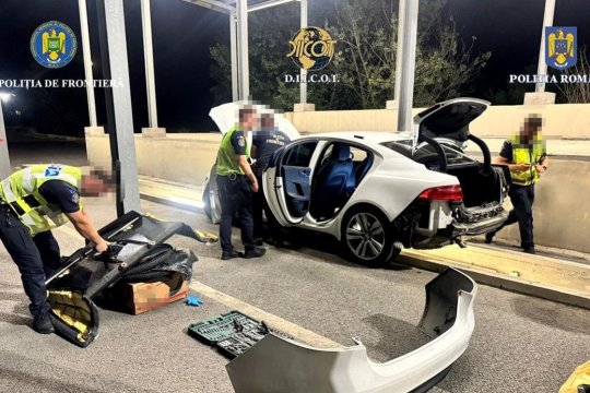 Un kilogram de cocaină a fost găsit în mașina unui român. Procurorii și polițiștii de frontieră din Nădlac l-au prins în flagrant