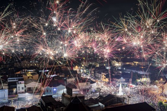 Ce sume scot din buzunar administrațiile locale. Primăriile multor localități cheltuiesc sume enorme pe spectacole și focuri de artificii, pentru distracția românilor