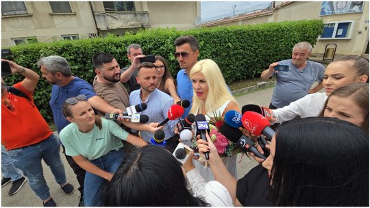 Primele imagini cu Elena Udrea alături de fiica sa. Cum a reacționat micuța când a văzut-o pe mama sa în afara penitenciarului