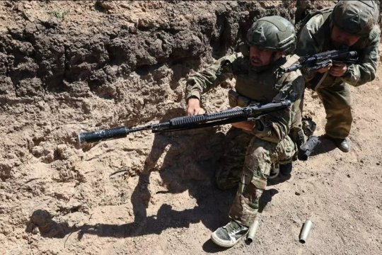 Tinerii de peste 18 ani ar putea fi recrutați obligatoriu în armată. Când ar putea începe procesul și unde