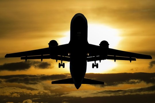 Panicã la bordul unui avion Southwest. Două însoțitoare de zbor s-au ales cu mai multe răni, după ce aeronava a executat o coborâre bruscă imediat după decolare