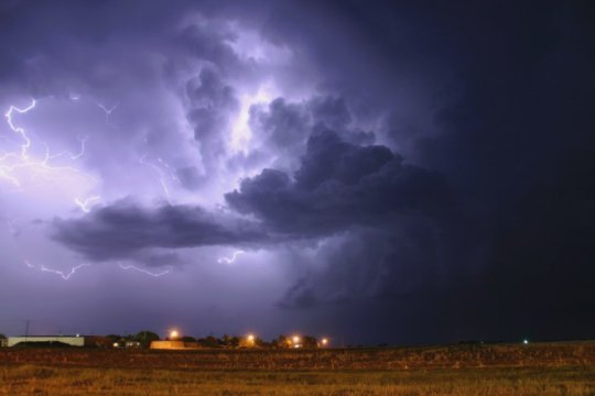 Cod portocaliu de ploi torențiale și vijelii în 19 județe. ANM anunță răcire accentuată a vremii, cu maxime de doar 21°C până marți seara
