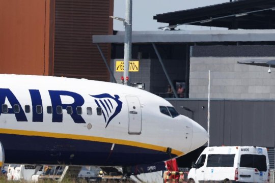 Panică pe pista din Palma de Mallorca. 18 răniţi după evacuarea de urgenţă a unui avion Ryanair