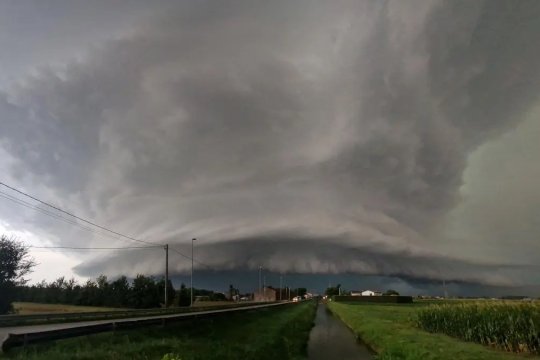Anunț ANM de ultim moment! Cod galben și portocaliu de furtuni. Grindină, ploi torențiale și vânt puternic