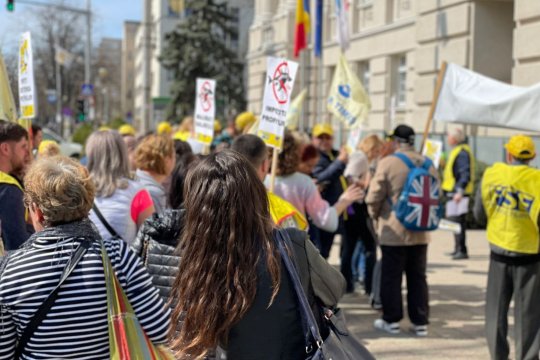 Profesorii amenință cu proteste masive în fața Parlamentului, împotriva măsurilor fiscale. Cine va participa la manifestații