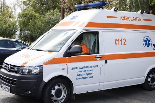 Accident șocant în parcarea unui bloc din Capitală. O femeie a fost spulberată de un șofer care mergea cu spatele