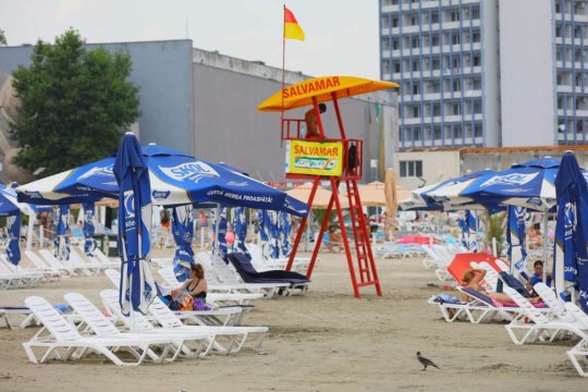 Salvamarii, în alertă pe litoral! La ce riscuri se supun românii care nu respectă steagurile arborate