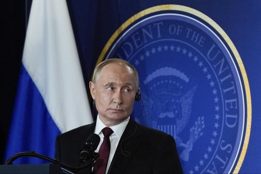 Femeia care l-a înfruntat pe Vladimir Putin în Alaska. Ce întrebare incomodă i-a adresat liderului rus
