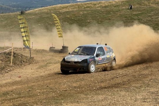 Doi spectatori răniți la Campionatul Național de Rally Cross. Competiția a fost oprită