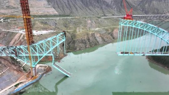 Tragedie pe Fluviul Galben. Un pod s-a rupt în timpul lucrărilor. Patru persoane sunt încă dispărute