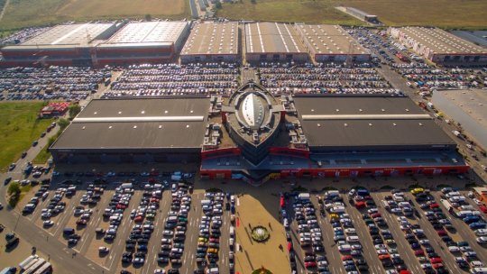 BREAKING NEWS! Incendiu de proporții la Complexul Comercial Dragonul Roșu. 16 mașini de pompieri încearcă să stingă focul