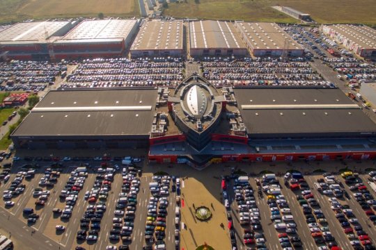 BREAKING NEWS! Incendiu de proporții la Complexul Comercial Dragonul Roșu. 16 mașini de pompieri încearcă să stingă focul