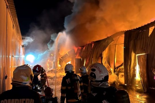 Poluare masivă asupra aerului din București, după incendiul de la Dragonul Roșu. Ministrul Mediului a anunțat valori uriașe