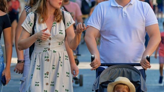 Un bărbat din Otopeni și-a ucis copilul și amenință că se aruncă de la balcon. Ce spun autoritățile