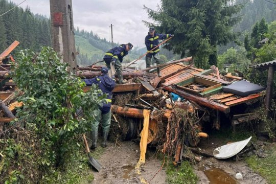 La ce sumă se ridică pagubele cauzate de viiturile din Suceava. Trei persoane și-au pierdut viața, în timp ce zeci de case au fost luate de ape