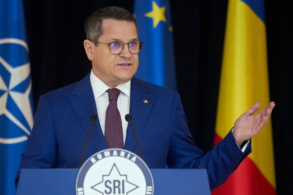 Eduard Hellvig, în cadrul conferinței de presă în care și-a anunțat demisia din fruntea SRI