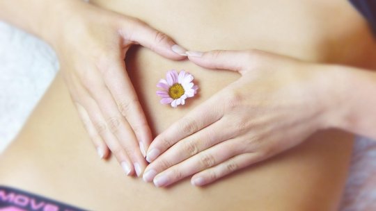 Ce este gastrita de toamnă? Băuturile care o agravează fără să știi