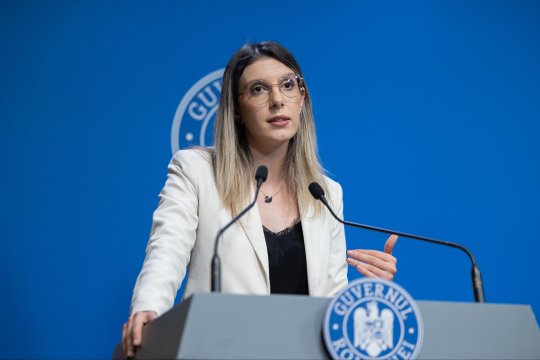 Moțiunea AUR împotriva Dianei Buzoianu va fi dezbătută în Parlament. De ce este acuzată ministra Mediului și care sunt reacțiile din partea celorlalte partide