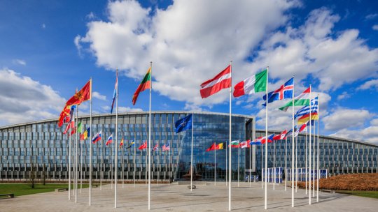 NATO va discuta marți despre incidentul de pe cerul Estoniei, când trei avioane de atac ale Rusiei au încălcat spațiul aerian al țării. Polonia ia măsuri, România așteaptă