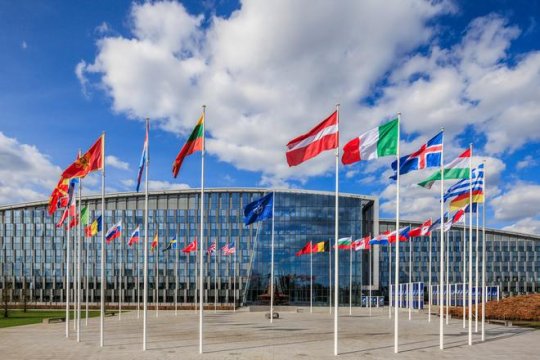 NATO va discuta marți despre incidentul de pe cerul Estoniei, când trei avioane de atac ale Rusiei au încălcat spațiul aerian al țării. Polonia ia măsuri, România așteaptă