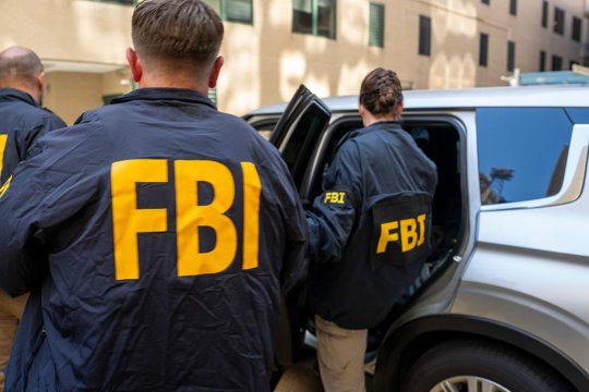 Noi date în cazul elevului de 17 ani audiat pentru mesajele de amenințare trimise către școli și spitale. Acesta a fost căutat și de către FBI