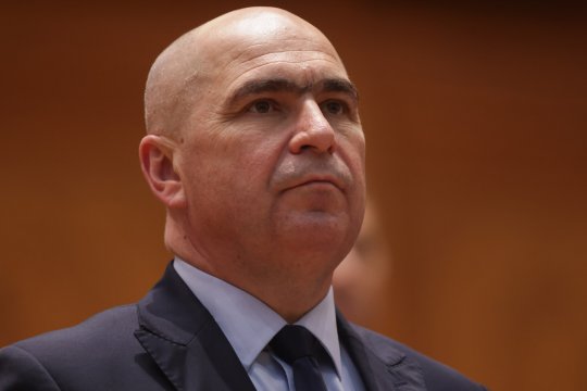 Premierul Ilie Bolojan, prezent la Blaj pentru a aduce un ultim omagiu Cardinalului Lucian Mureșan: ''Sunt aici în semn de respect''