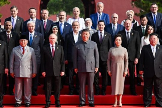 PSD se dezice de Viorica Dăncilă și Adrian Năstase, după imaginile cu Putin și Xi Jinping. Sorin Grindeanu: ”Eu, dacă aș fi fost în locul lor, sigur aș fi evitat asemenea situații. Linia PSD e pro-europeană”