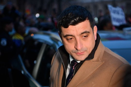 AUR contestă procedura din Parlament. Simion spune că votul online este ilegal și solicită suspendarea ședinței
